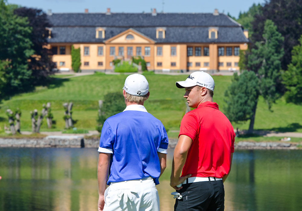 Bogstad golfbane. I bakgrunnen Bogstad gård og Bogstadvannet.